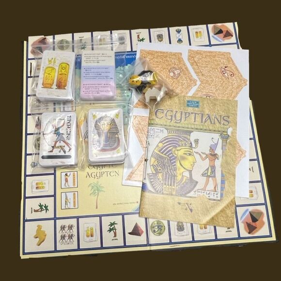 2001 The Green Board Game Company Egyptians Board Game - Picture 2 of 5